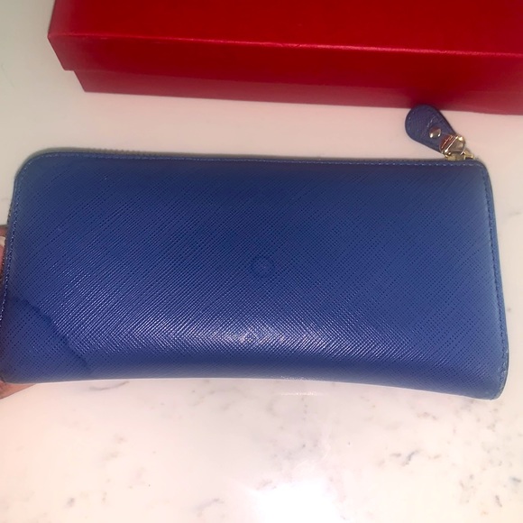 Used and 100% Authentic Salvator Ferragamo wallet - Picture 4 of 11